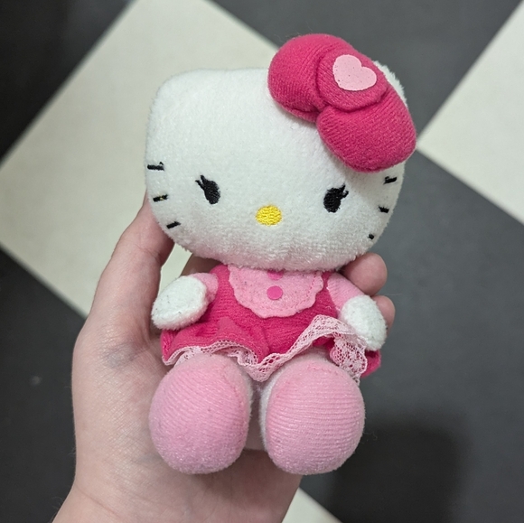 Hello Kitty Plush Doll - Picture 2 of 8